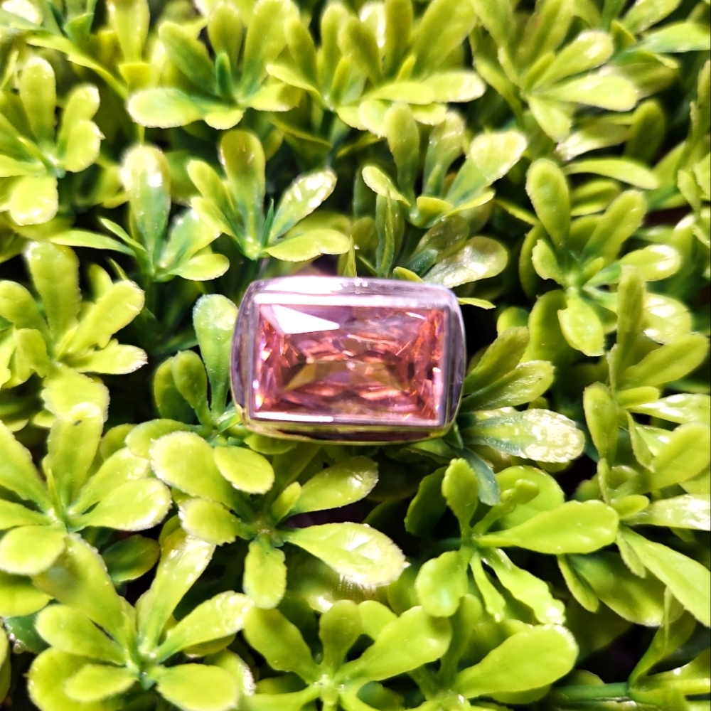 Ladies Pink Sq Stone Ring